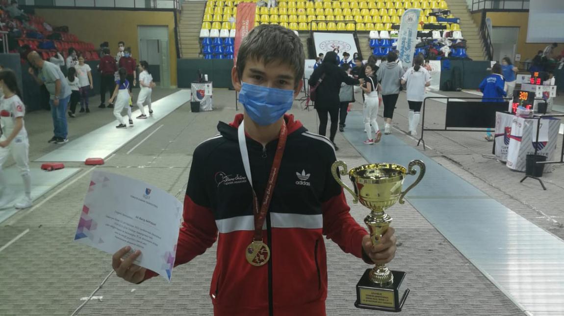 Öğrencimiz Ali Barış Akpınar Bursa Ferdi A takımıyla Eskrim Türkiye Şampiyonu